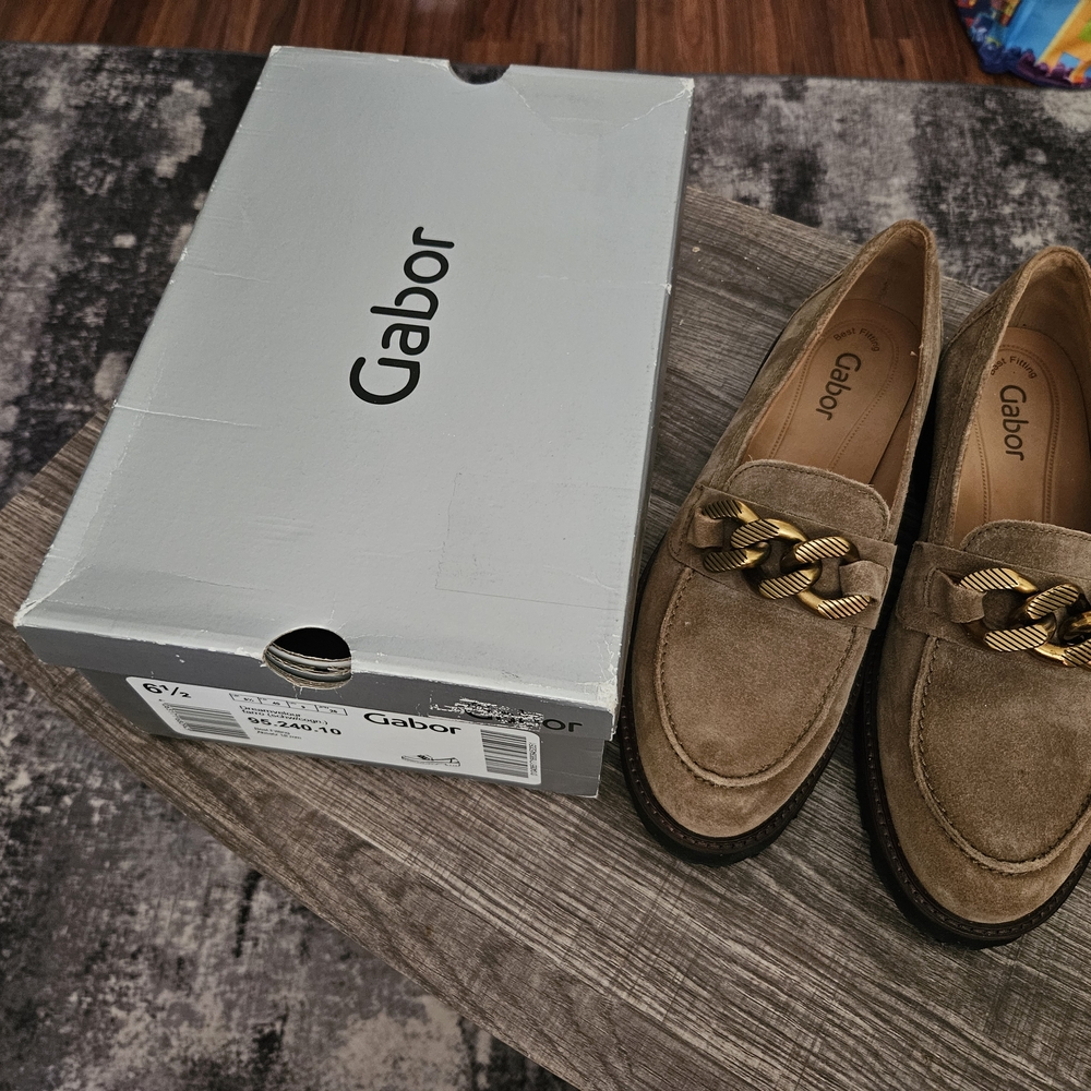 Gabor Tan Loafers with Gold Accent Sz 9